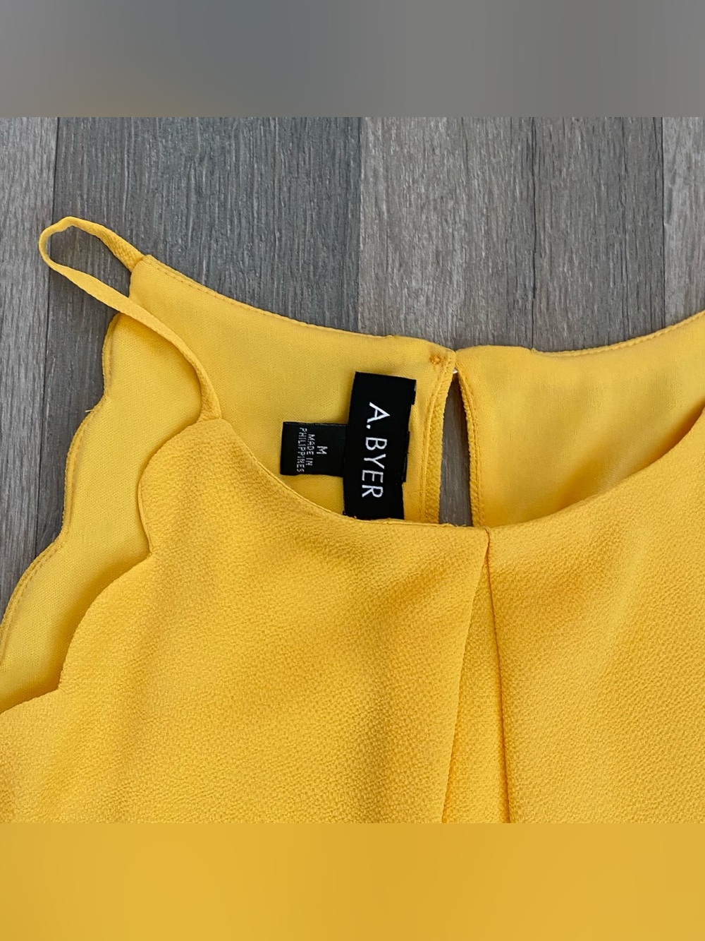 A. Byer Scalloped Cami Tank Top Sz Medium Yellow Casual Career Fall Lightweight